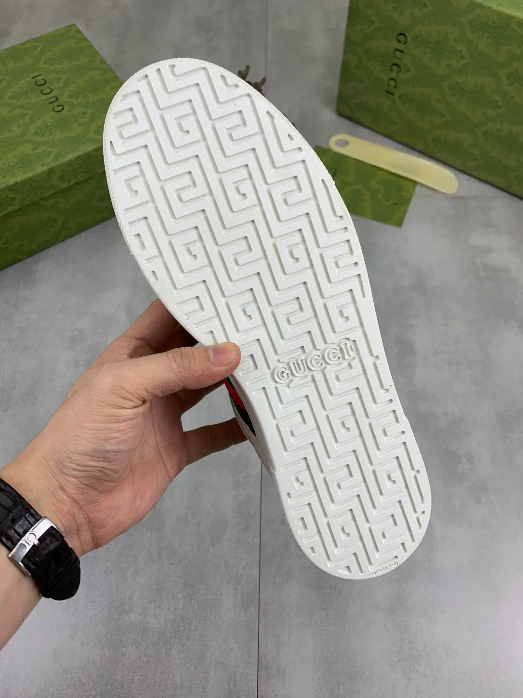 Men's shoes 💰P420 💰[New style]🆘 The latest model from Gucci GUCCI official website🎁Classic casual and fashionable men's shoes👟Best model💥The style is simple and elegant, exclusive for trendy men. Unique official website latest brand elements👑Gucci original decoration, fashionable and generous, original soft calfskin fabric➕Comfortable soft first-layer pigskin lining ✅The official website specifies wear-resistant casual outsole, the classic model is photographed in real life🎬Color: 2️⃣colors available😍Number of codes: 38-44